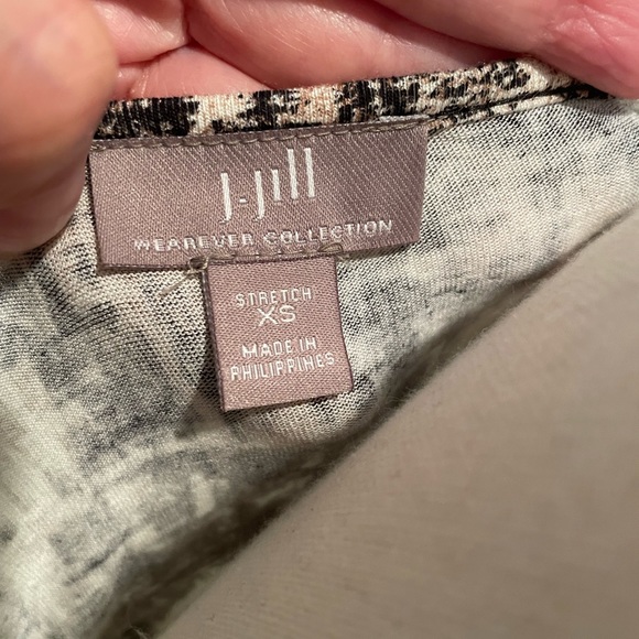 J Jill 3/4 sleeve shark bite tunic top. Size XS - Picture 4 of 6